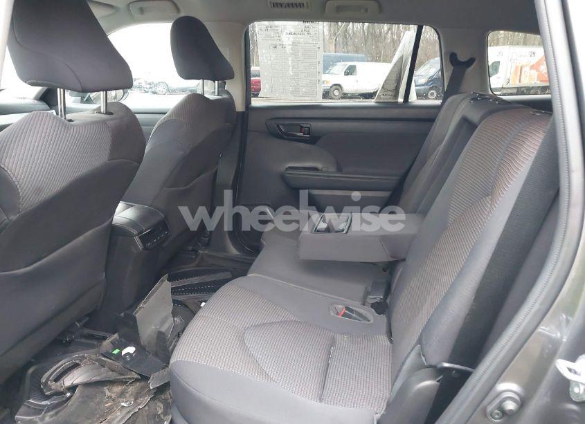 Photo 8 of 2022 Toyota Highlander LE (VIN 5TDBZRBH4NS192520)
