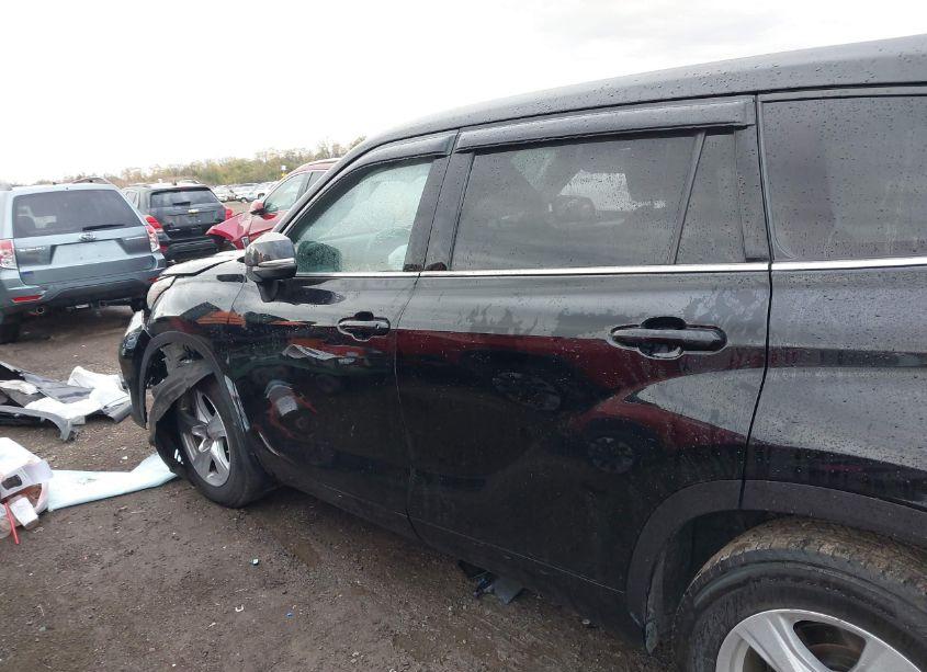 Photo 14 of 2020 Toyota Highlander LE (VIN 5TDBZRBH5LS512781)
