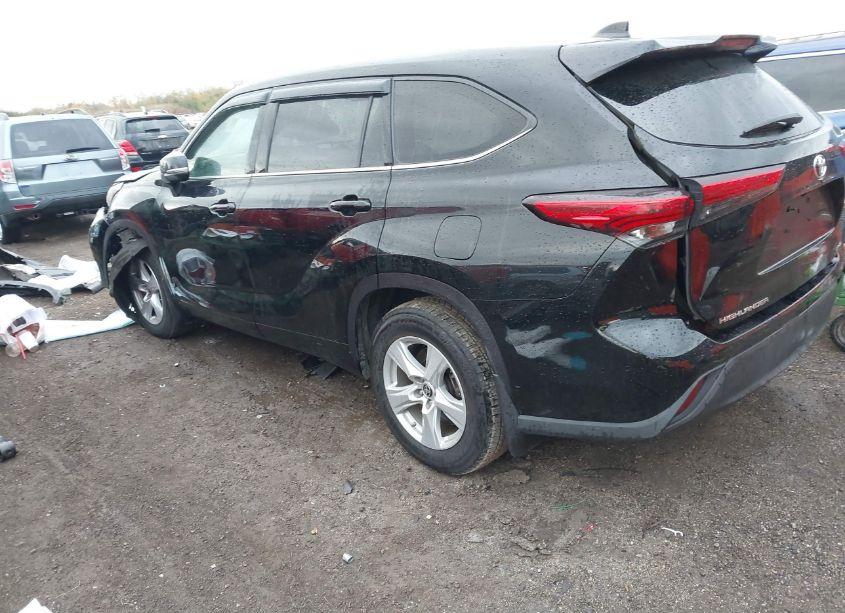 Photo 3 of 2020 Toyota Highlander LE (VIN 5TDBZRBH5LS512781)