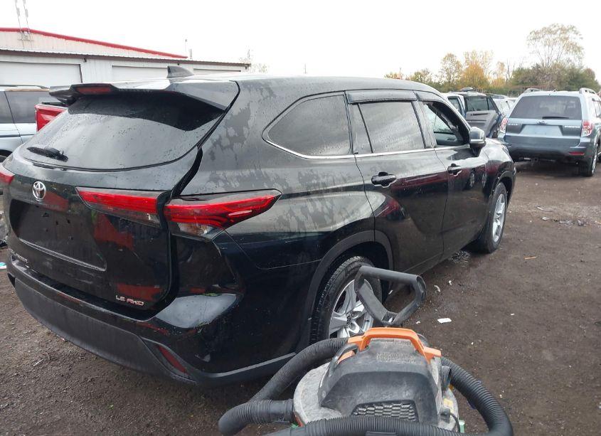 Photo 4 of 2020 Toyota Highlander LE (VIN 5TDBZRBH5LS512781)