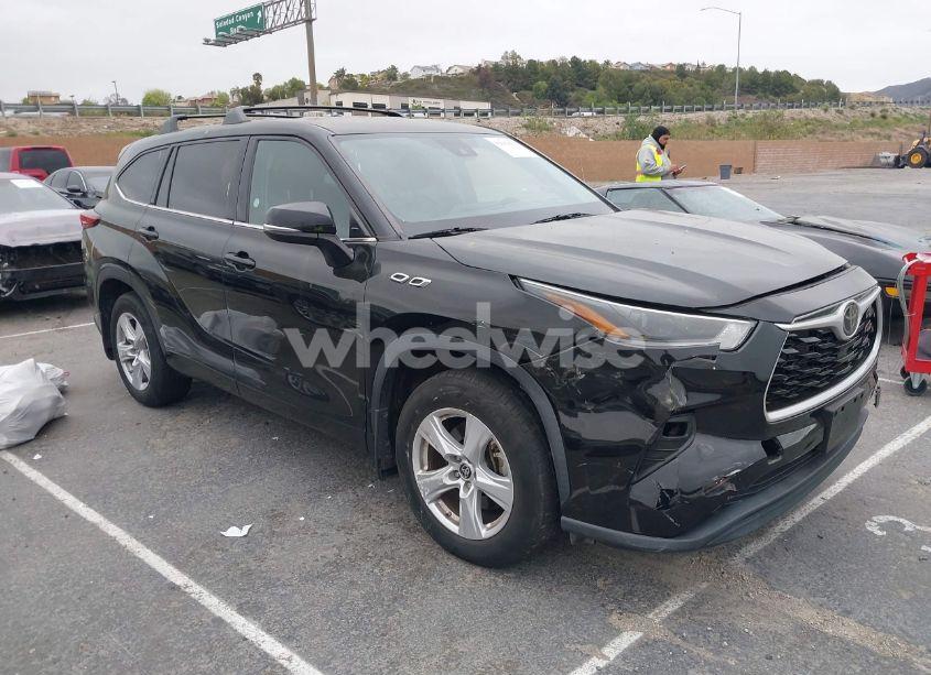 2021 Toyota Highlander LE (VIN 5TDBZRBH5MS543644) main photo