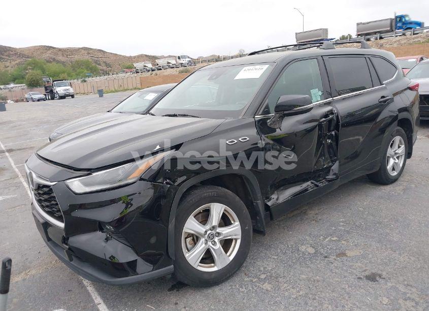 Photo 2 of 2021 Toyota Highlander LE (VIN 5TDBZRBH5MS543644)