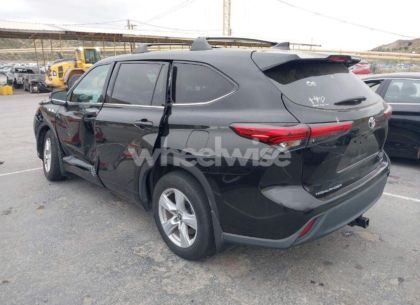 Photo 3 of 2021 Toyota Highlander LE (VIN 5TDBZRBH5MS543644)