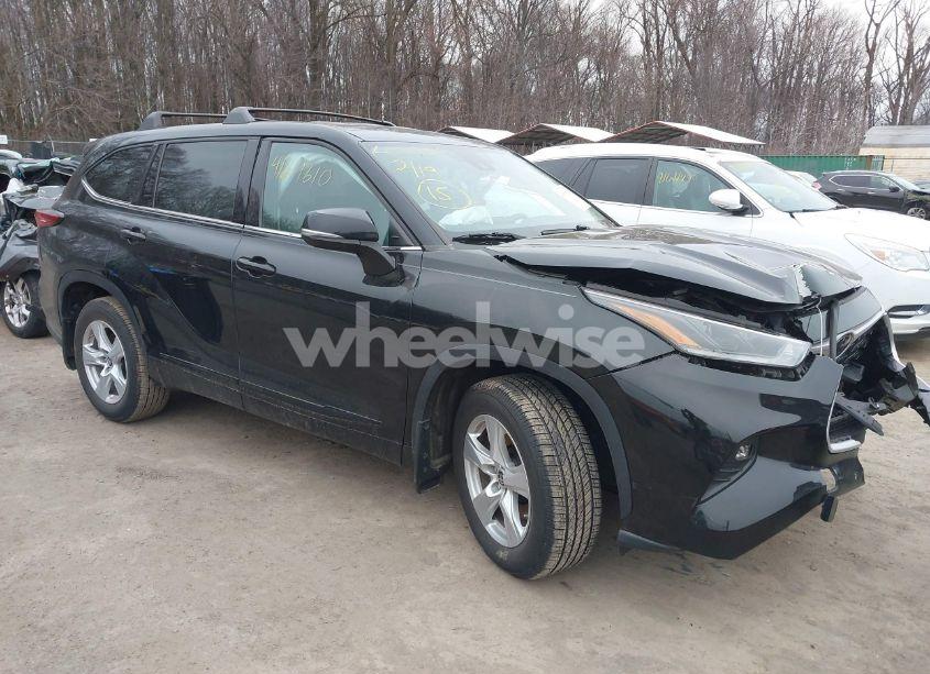 2021 Toyota Highlander LE (VIN 5TDBZRBH5MS553042) main photo