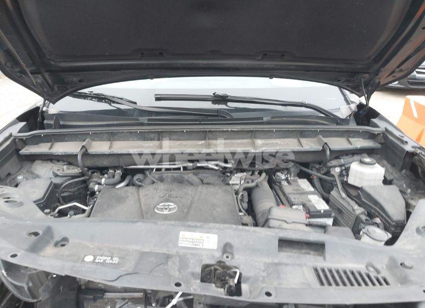 Photo 10 of 2021 Toyota Highlander LE (VIN 5TDBZRBH5MS553042)