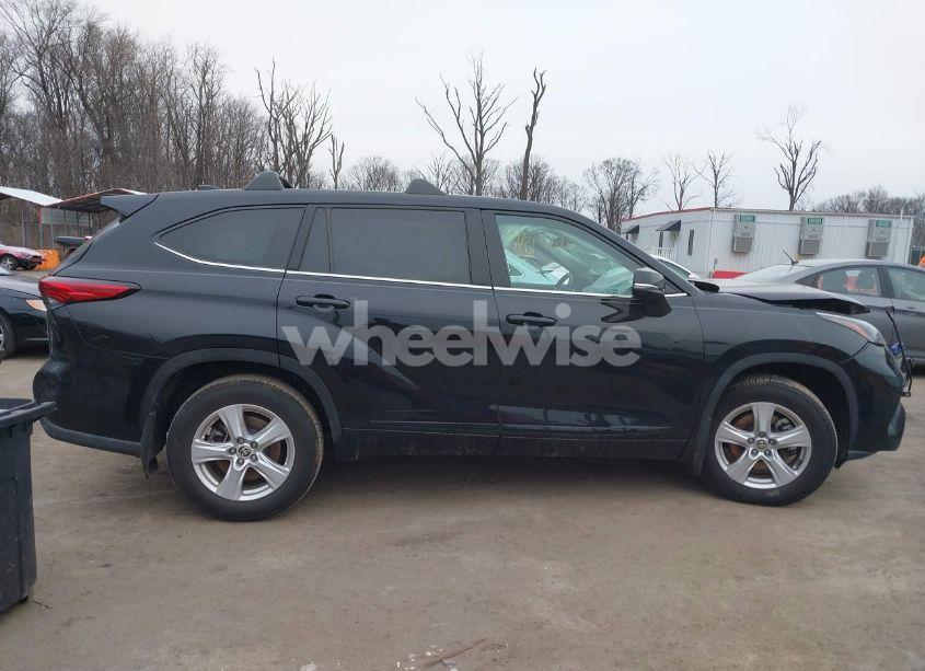 Photo 13 of 2021 Toyota Highlander LE (VIN 5TDBZRBH5MS553042)