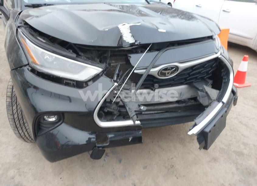 Photo 6 of 2021 Toyota Highlander LE (VIN 5TDBZRBH5MS553042)