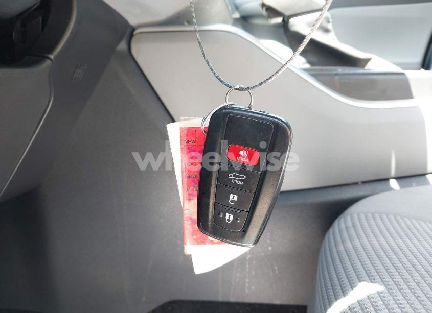 Photo 11 of 2022 Toyota Highlander LE (VIN 5TDBZRBH5NS580954)