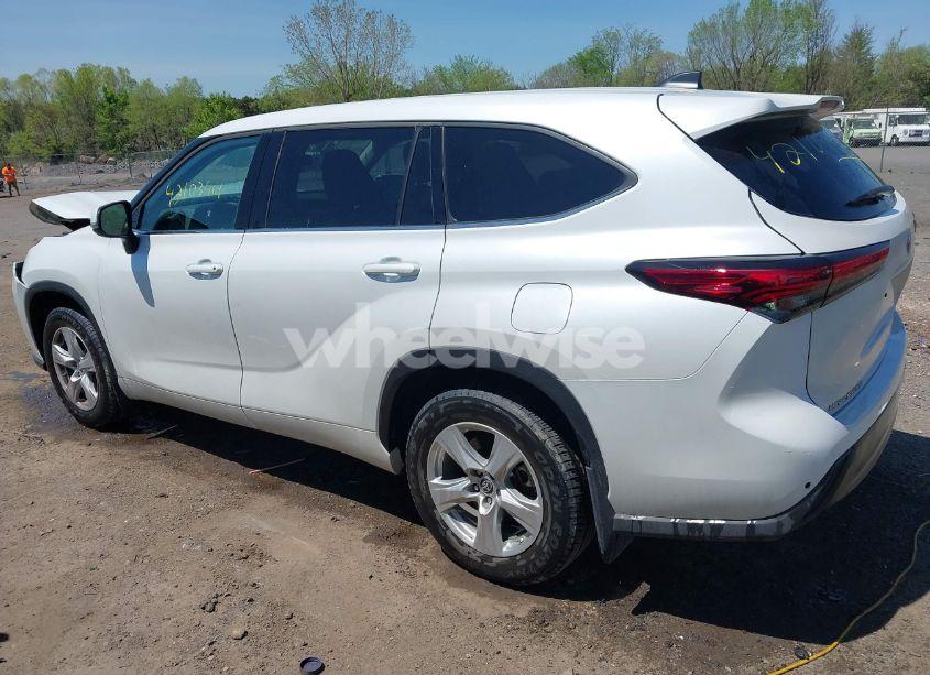 Photo 14 of 2022 Toyota Highlander LE (VIN 5TDBZRBH5NS580954)