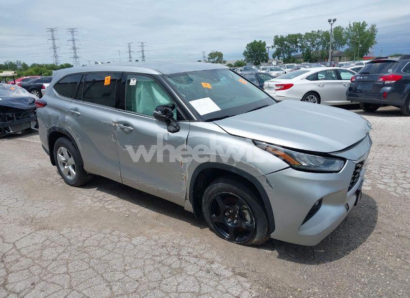 2020 Toyota Highlander LE (VIN 5TDBZRBH6LS048853) main photo