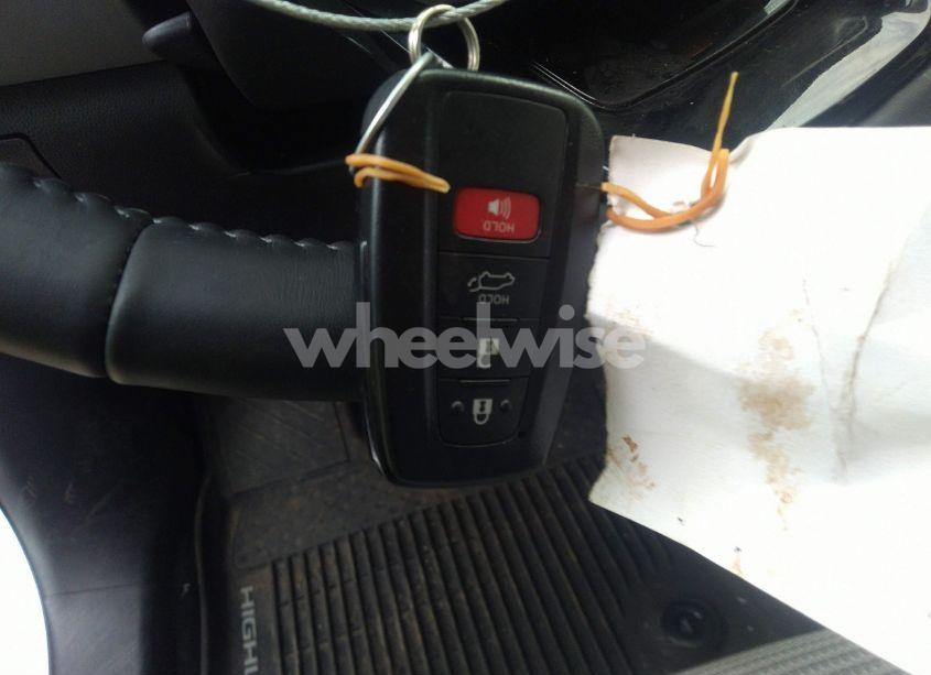 Photo 11 of 2020 Toyota Highlander LE (VIN 5TDBZRBH6LS048853)