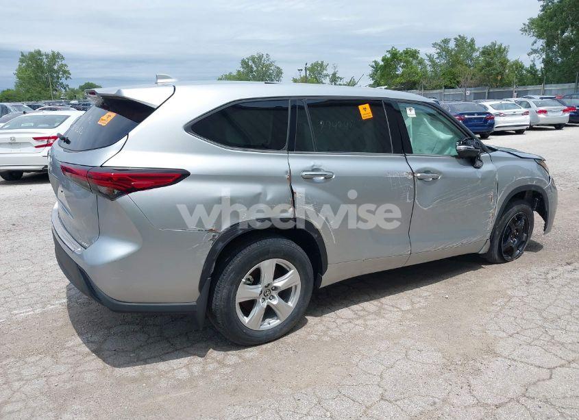 Photo 4 of 2020 Toyota Highlander LE (VIN 5TDBZRBH6LS048853)