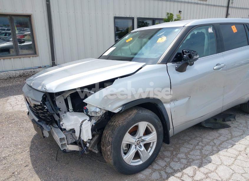 Photo 6 of 2020 Toyota Highlander LE (VIN 5TDBZRBH6LS048853)