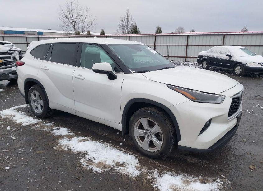 2021 Toyota Highlander LE (VIN 5TDBZRBH7MS075982) main photo