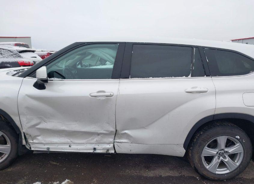 Photo 13 of 2021 Toyota Highlander LE (VIN 5TDBZRBH7MS075982)