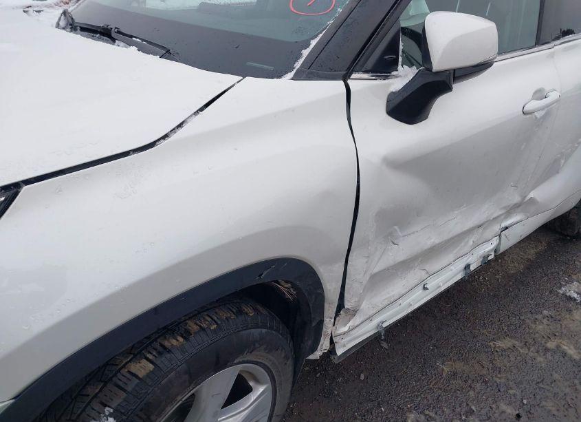 Photo 6 of 2021 Toyota Highlander LE (VIN 5TDBZRBH7MS075982)