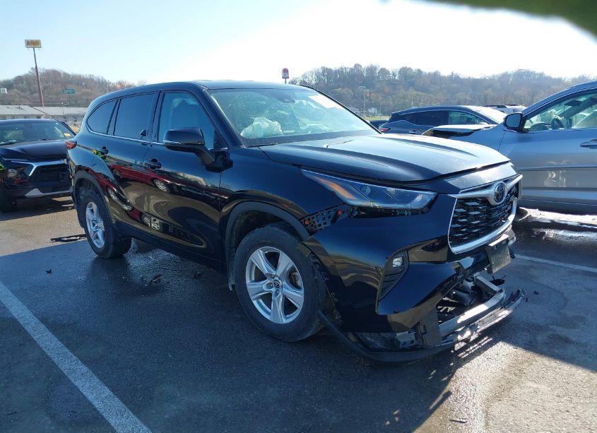 2021 Toyota Highlander LE (VIN 5TDBZRBH7MS152365) main photo