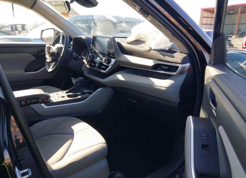 Photo 5 of 2021 Toyota Highlander LE (VIN 5TDBZRBH7MS152365)