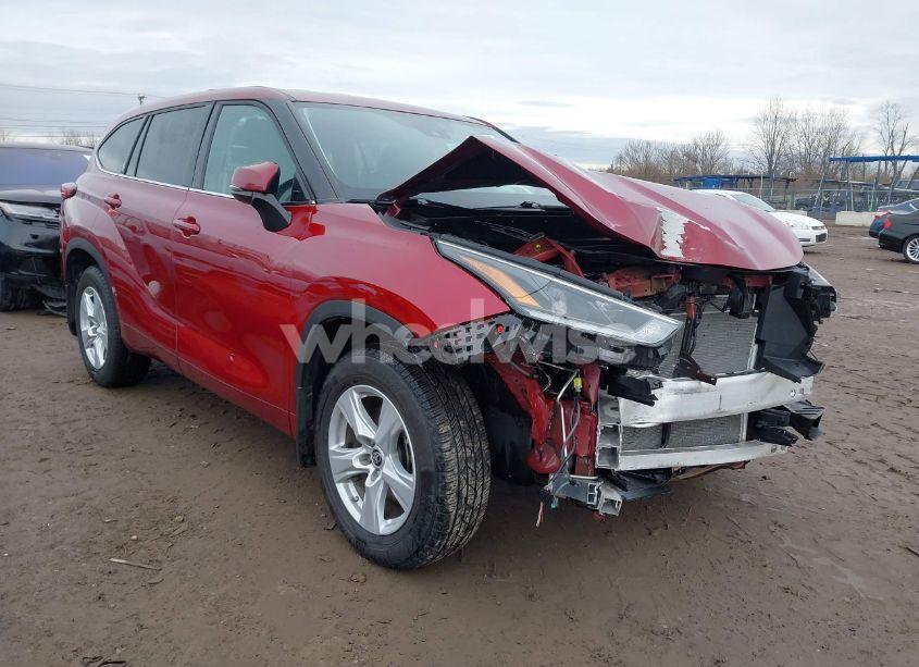 2021 Toyota Highlander LE (VIN 5TDBZRBH8MS111548) main photo