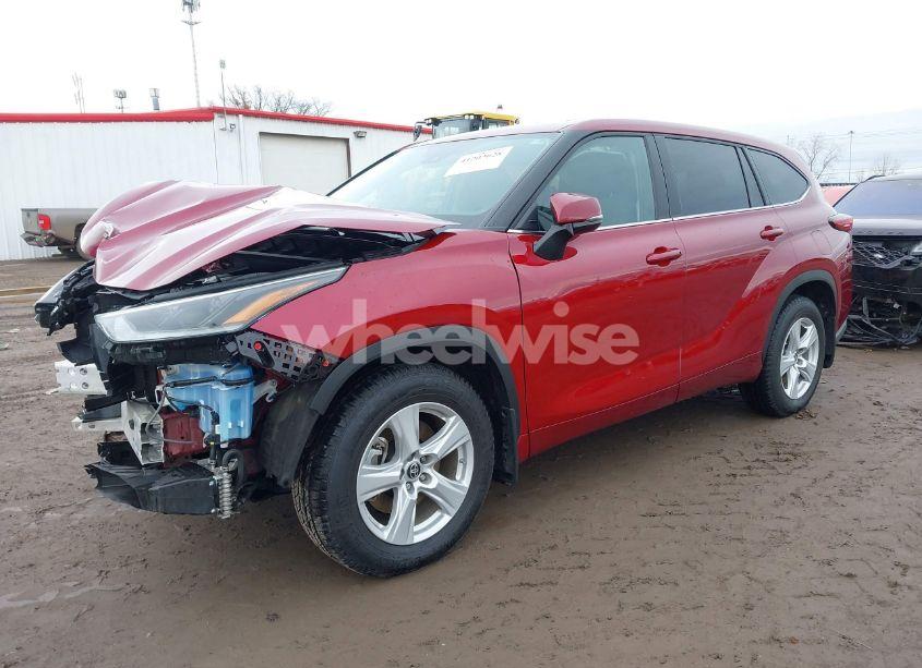 Photo 2 of 2021 Toyota Highlander LE (VIN 5TDBZRBH8MS111548)