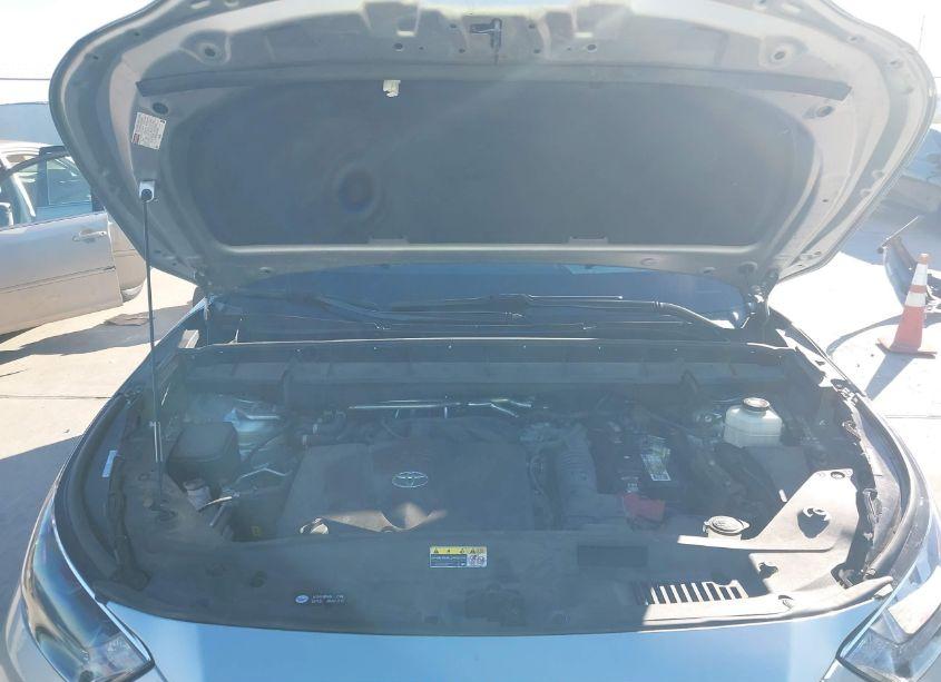 Photo 10 of 2022 Toyota Highlander LE (VIN 5TDBZRBH8NS579524)