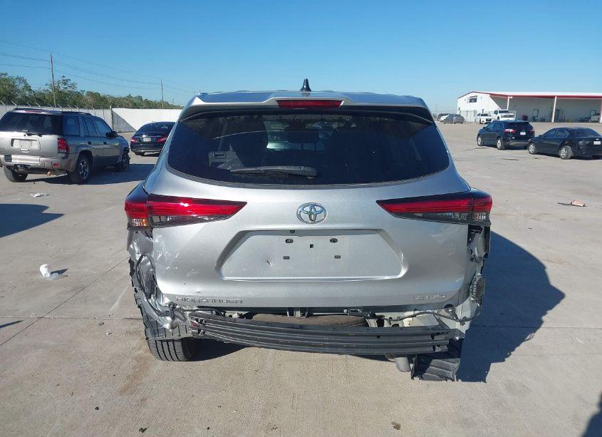 Photo 16 of 2022 Toyota Highlander LE (VIN 5TDBZRBH8NS579524)