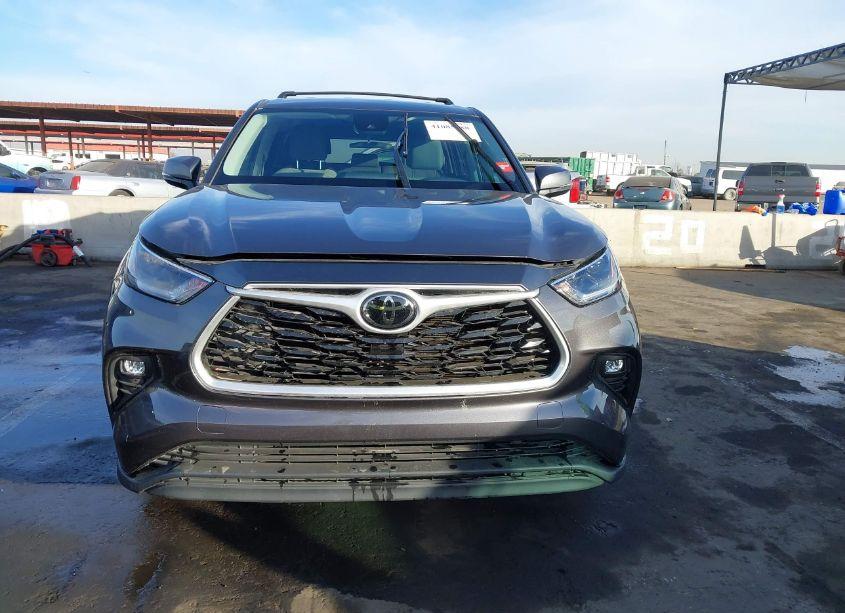 Photo 12 of 2021 Toyota Highlander LE (VIN 5TDBZRBH9MS535563)