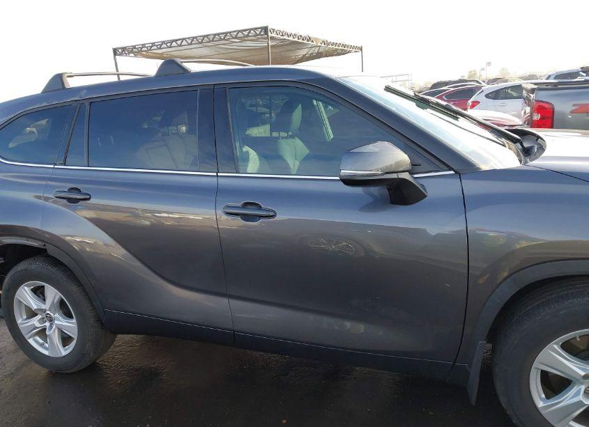 Photo 13 of 2021 Toyota Highlander LE (VIN 5TDBZRBH9MS535563)