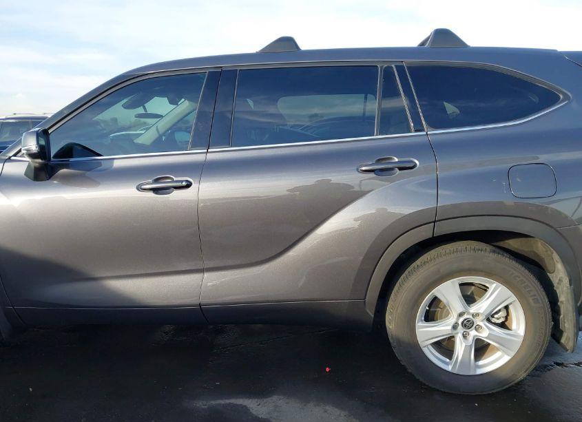 Photo 14 of 2021 Toyota Highlander LE (VIN 5TDBZRBH9MS535563)