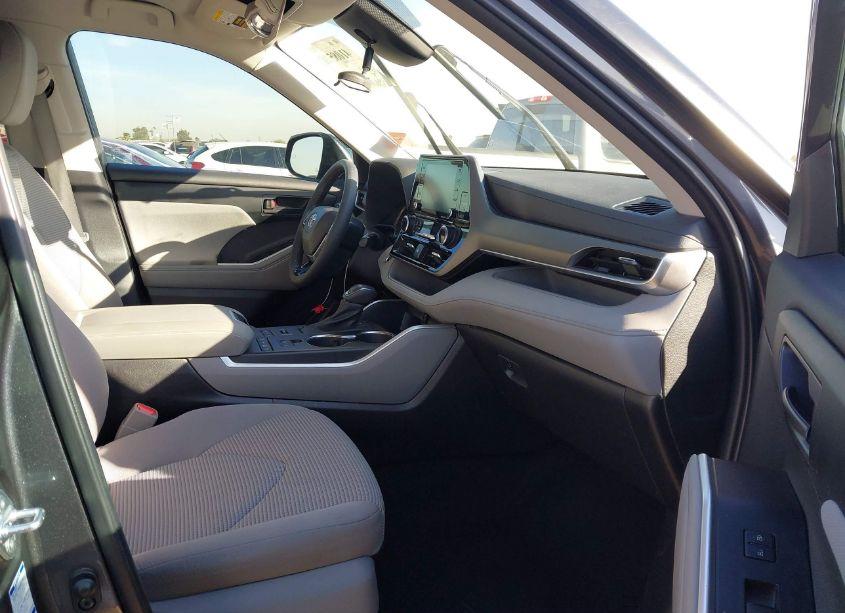 Photo 5 of 2021 Toyota Highlander LE (VIN 5TDBZRBH9MS535563)