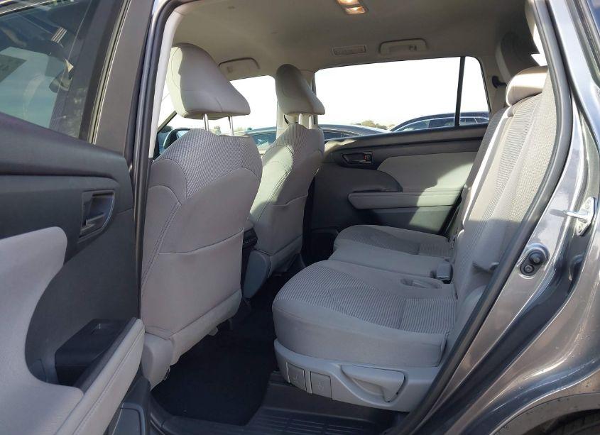 Photo 8 of 2021 Toyota Highlander LE (VIN 5TDBZRBH9MS535563)