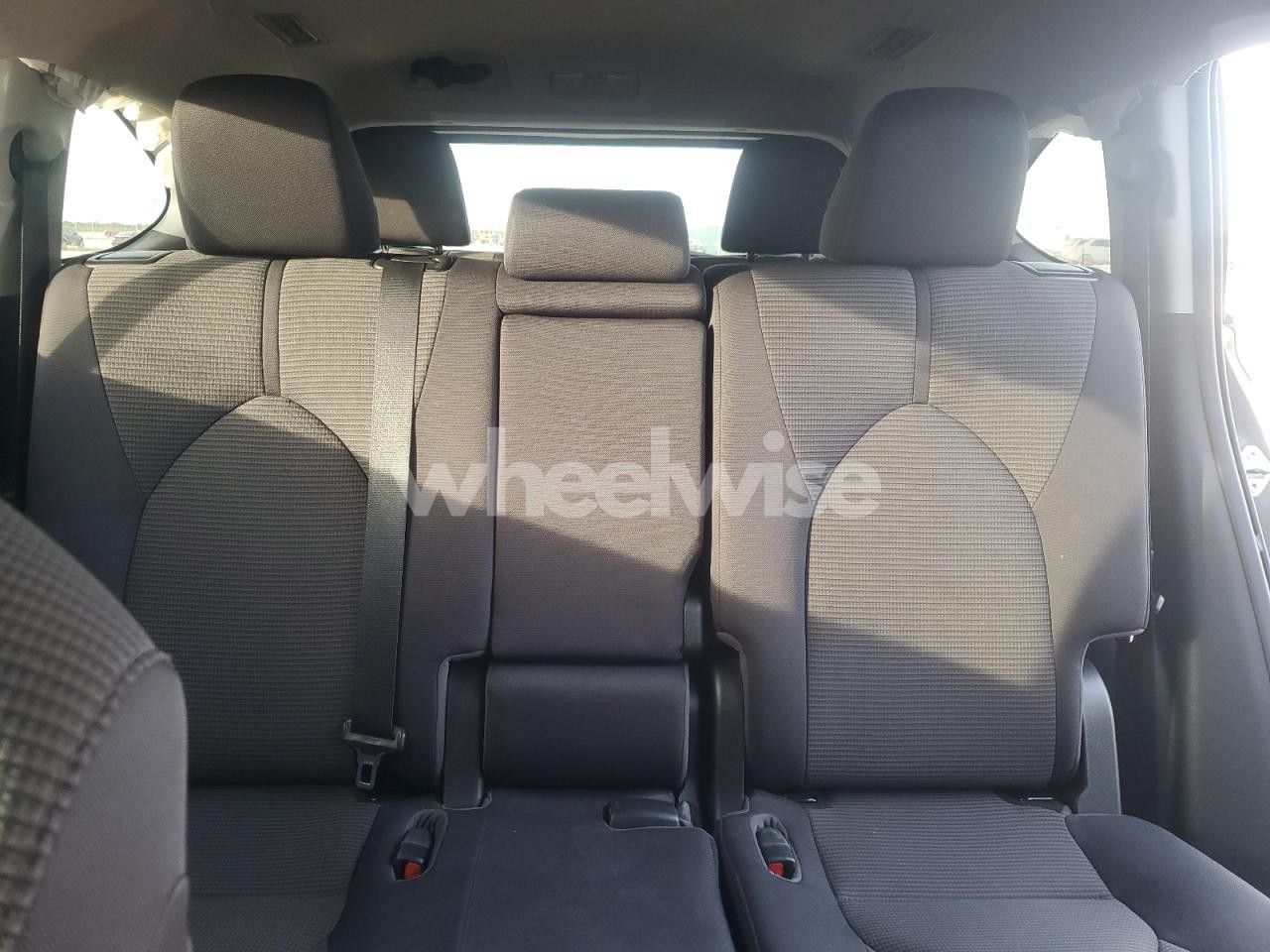 Photo 10 of 2021 TOYOTA HIGHLANDER L (VIN 5TDBZRBH9MS547888)