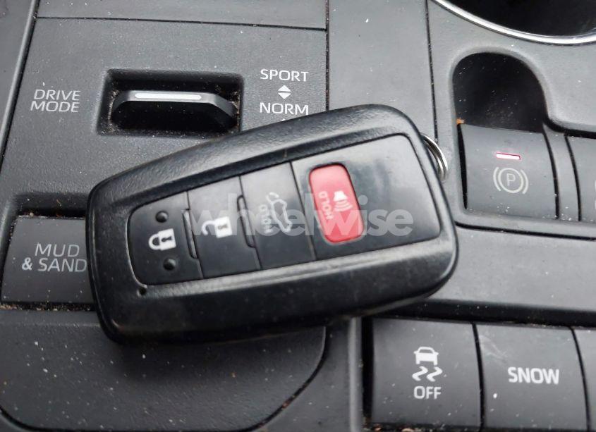 Photo 11 of 2021 Toyota Highlander LE (VIN 5TDBZRBHXMS537905)