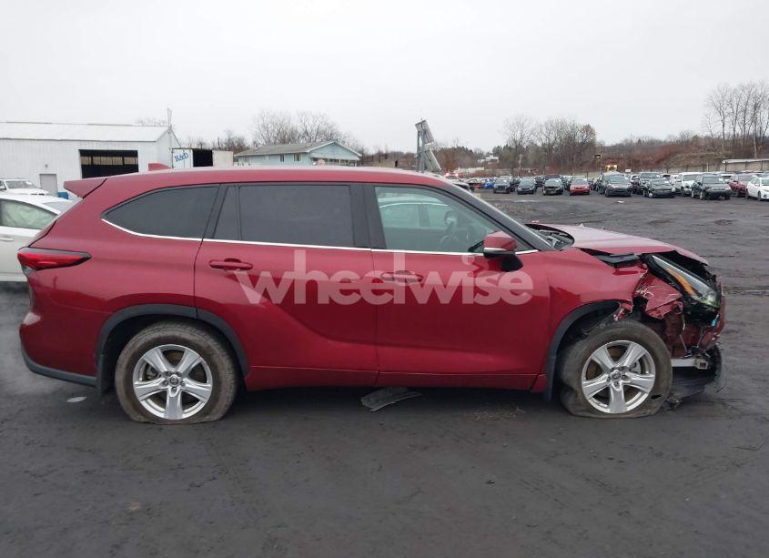 Photo 13 of 2021 Toyota Highlander LE (VIN 5TDBZRBHXMS537905)
