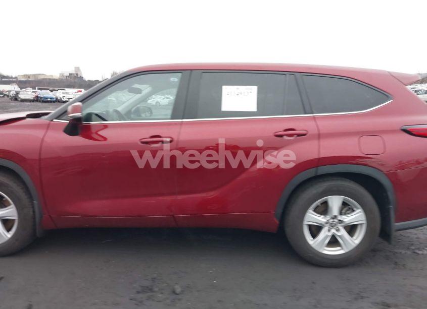 Photo 14 of 2021 Toyota Highlander LE (VIN 5TDBZRBHXMS537905)