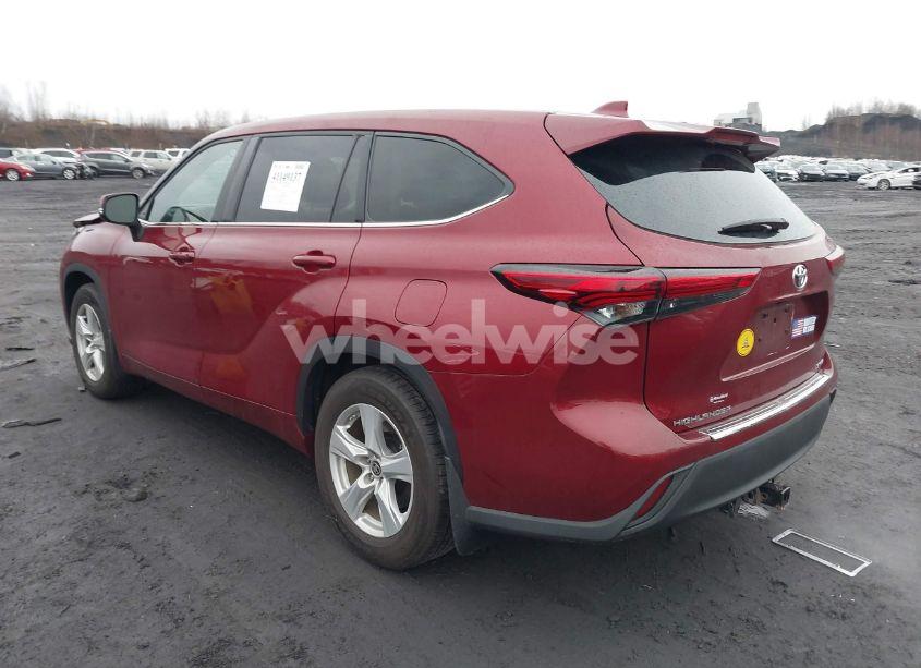 Photo 3 of 2021 Toyota Highlander LE (VIN 5TDBZRBHXMS537905)