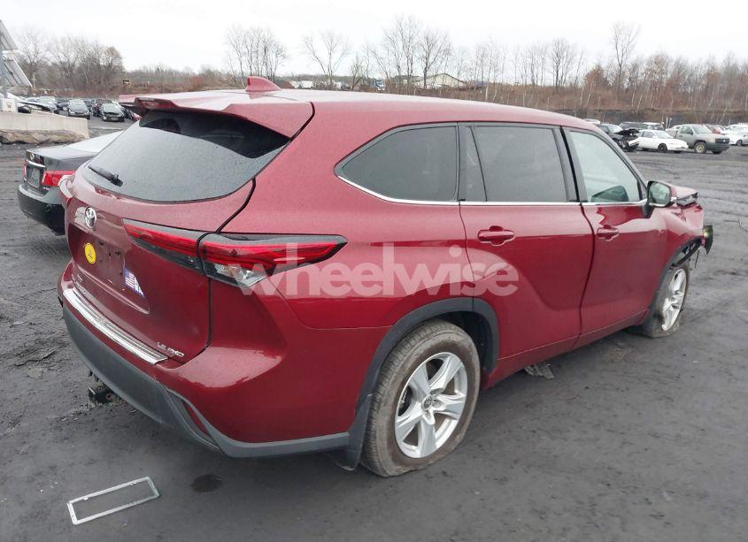 Photo 4 of 2021 Toyota Highlander LE (VIN 5TDBZRBHXMS537905)