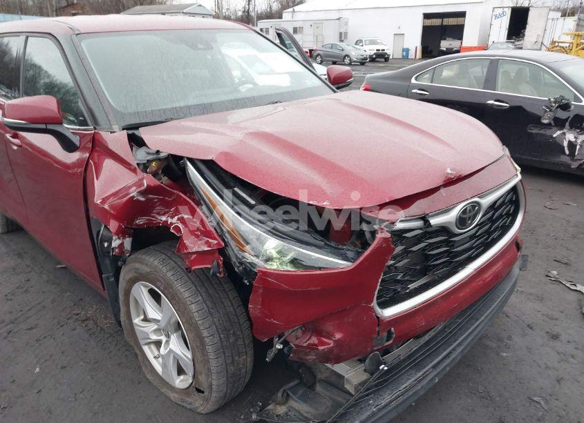 Photo 6 of 2021 Toyota Highlander LE (VIN 5TDBZRBHXMS537905)