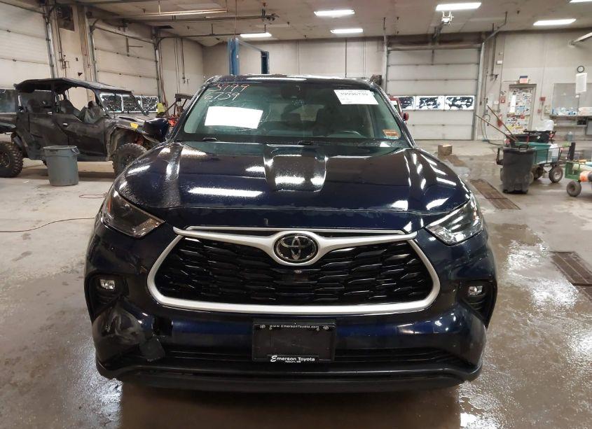 Photo 12 of 2022 Toyota Highlander LE (VIN 5TDBZRBHXNS580593)