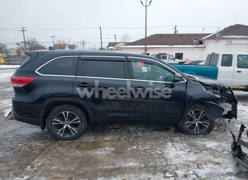 Photo 13 of 2017 Toyota Highlander LE PLUS (VIN 5TDBZRFH0HS414307)