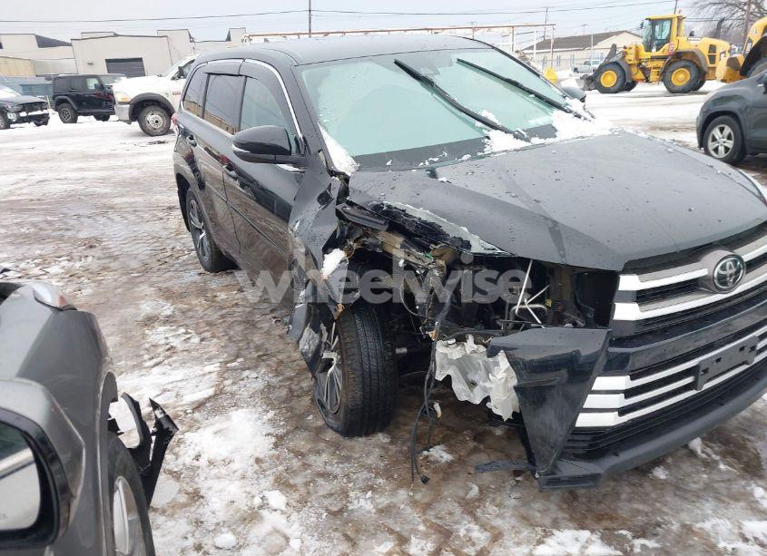 Photo 6 of 2017 Toyota Highlander LE PLUS (VIN 5TDBZRFH0HS414307)