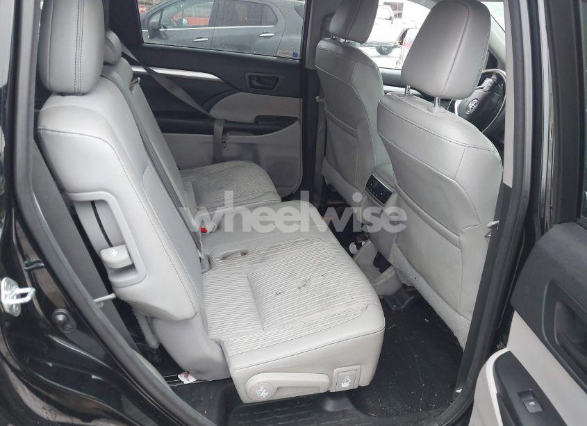 Photo 8 of 2017 Toyota Highlander LE PLUS (VIN 5TDBZRFH0HS414307)