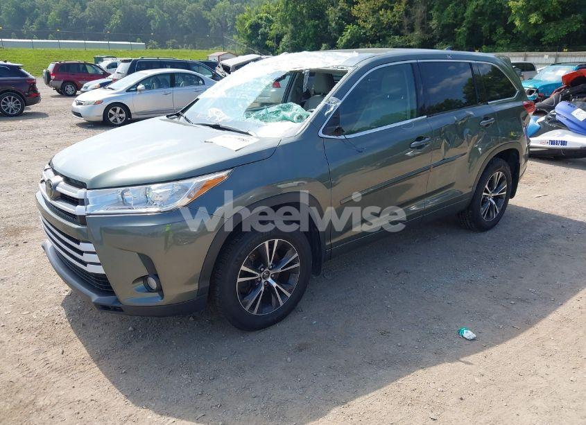 Photo 2 of 2017 Toyota Highlander LE PLUS (VIN 5TDBZRFH0HS442172)
