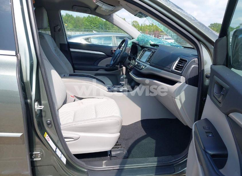 Photo 5 of 2017 Toyota Highlander LE PLUS (VIN 5TDBZRFH0HS442172)