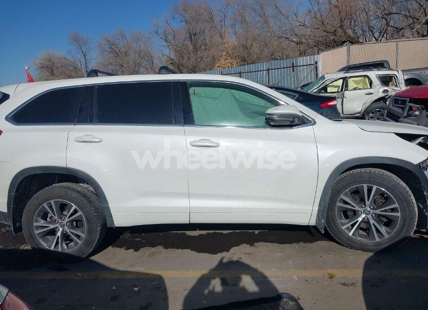 Photo 14 of 2017 Toyota Highlander LE (VIN 5TDBZRFH0HS481280)