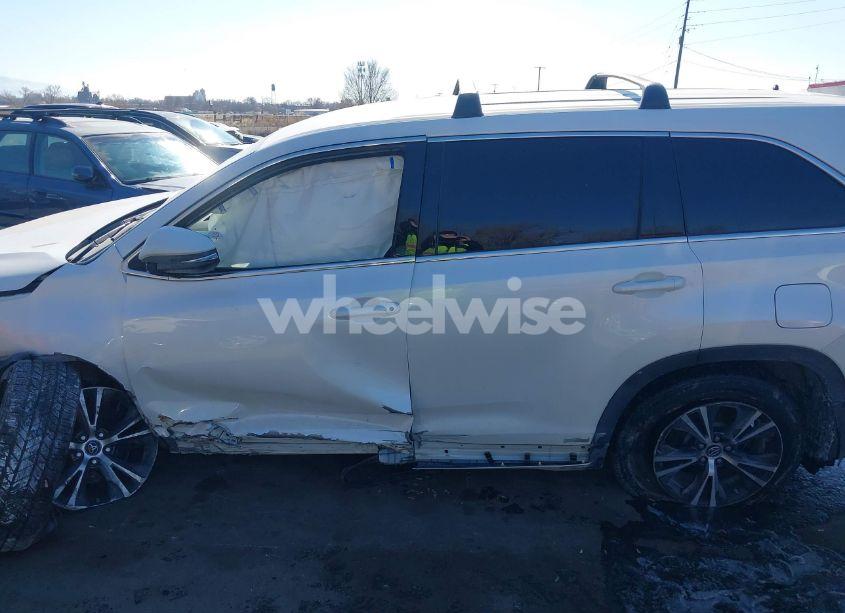 Photo 15 of 2017 Toyota Highlander LE (VIN 5TDBZRFH0HS481280)