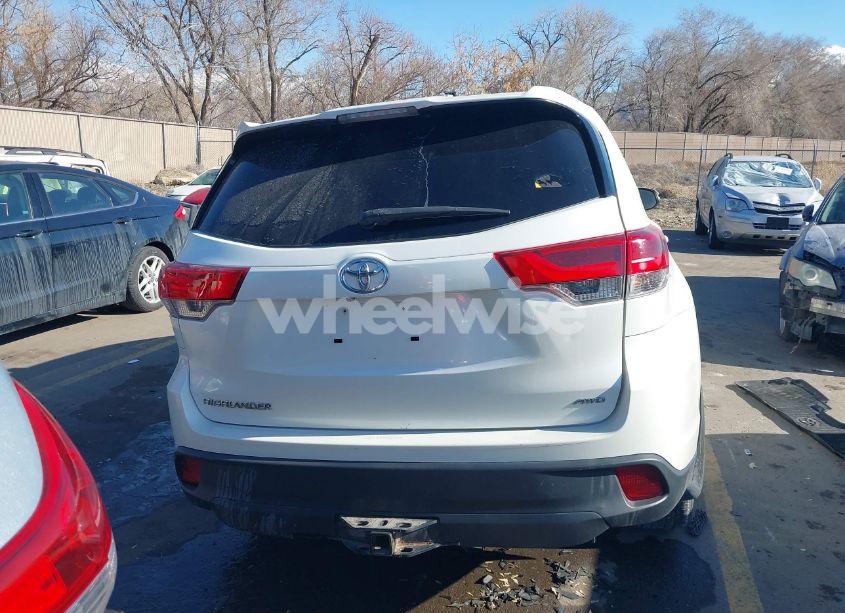 Photo 17 of 2017 Toyota Highlander LE (VIN 5TDBZRFH0HS481280)
