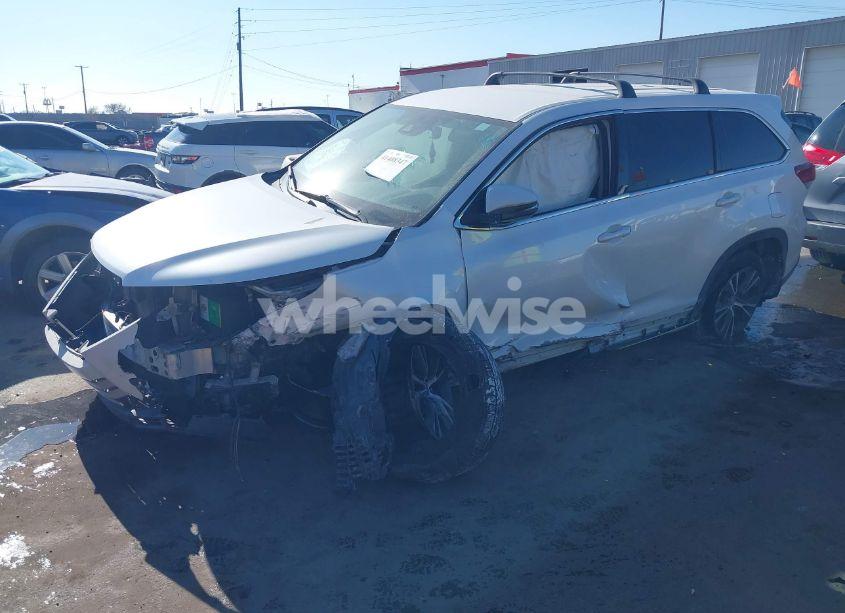 Photo 2 of 2017 Toyota Highlander LE (VIN 5TDBZRFH0HS481280)