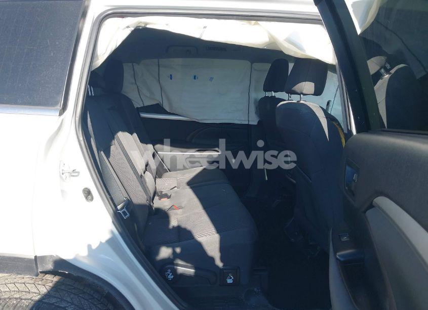 Photo 8 of 2017 Toyota Highlander LE (VIN 5TDBZRFH0HS481280)