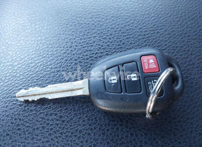 Photo 11 of 2019 Toyota Highlander LE PLUS (VIN 5TDBZRFH0KS960077)